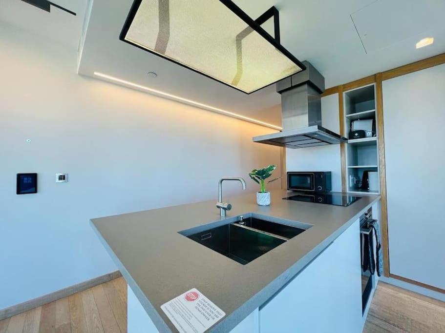 New Manhattan Loft Gardens Stratford London Exterior foto